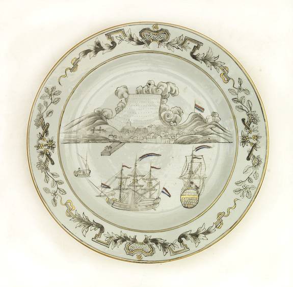 31516/405:ChinaExport Grisaille decorated porcelain rare geographical plate depicting Capetown, South Africa.