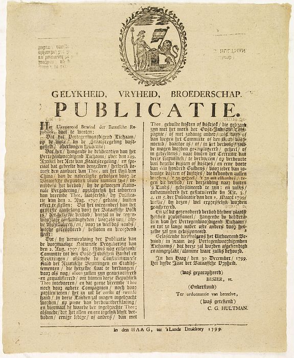 32187/300:VOC Het uitvoerend bewind der Bataafsche Republiek, doet te
weeten: […] hangende de deliberatien (over) den aanvoer
van thee, uit het rijk van China