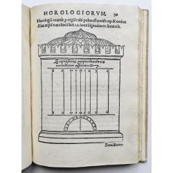 Compositio horologiorum, in plano, muro, truncis, anulo, con concavo, cylindro & variis quadrantibus, cum signorum zodiaci & diversarum horarum inscriptionibus.